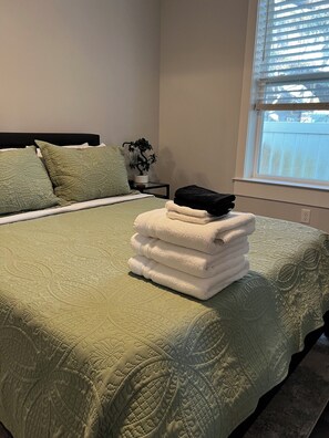 Iron/ironing board, WiFi, bed sheets - Stylish☀Mini Mint Bungalow☀10 mins from downtown (Tampa)