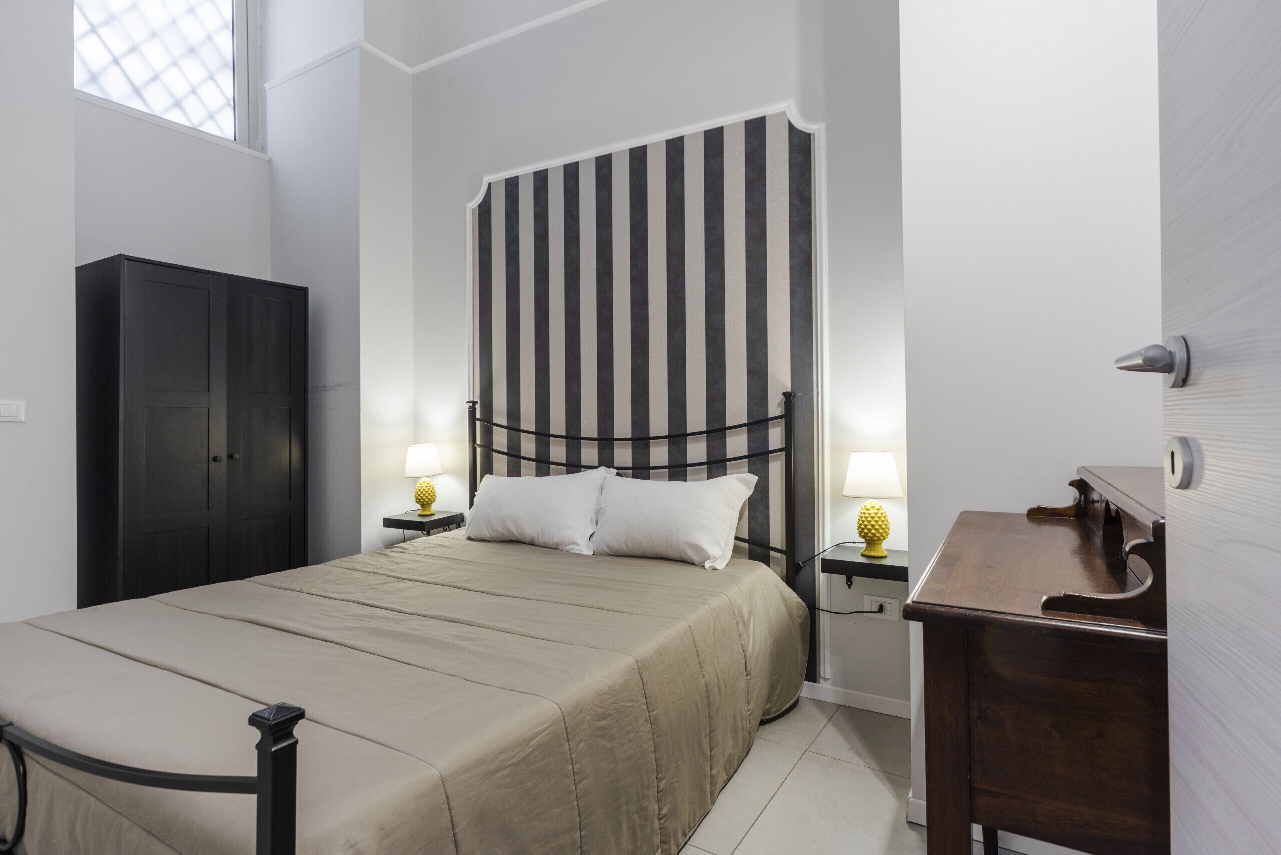 1 chambre, fer et planche à repasser, Wi-Fi gratuit, draps fournis