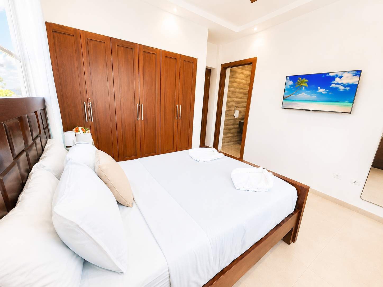 3 bedrooms, iron/ironing board, WiFi, bed sheets