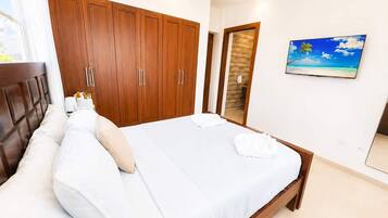 3 bedrooms, iron/ironing board, WiFi, bed sheets