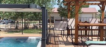 Resort Style Family Fun with Guest House