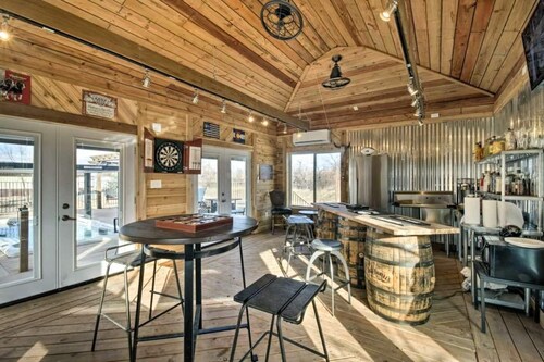 Resort Style Family Fun with Guest House