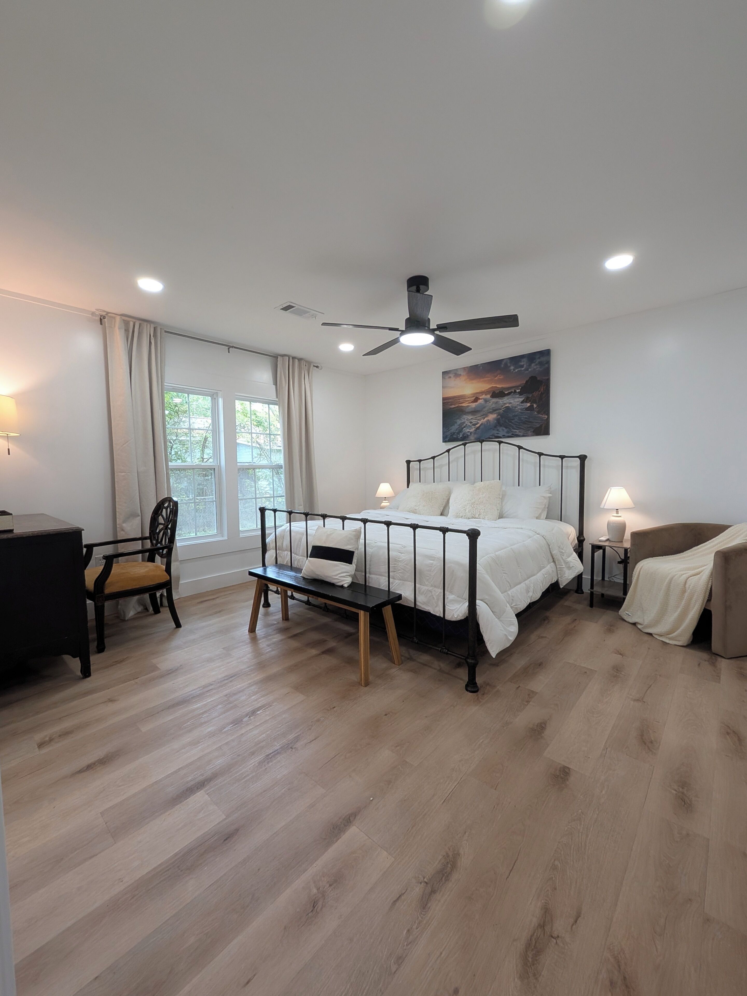 3 bedrooms, iron/ironing board, WiFi, bed sheets
