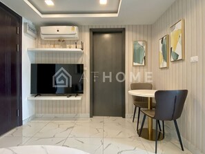 Dining - ARCADIA CENTER SUITES №702 (Pattaya City)