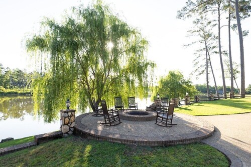 Waterfront Luxury Lodge Retreat