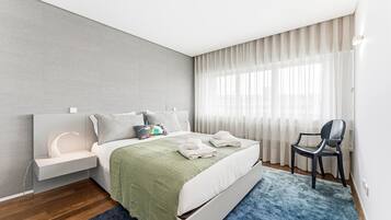Iron/ironing board, internet, bed sheets