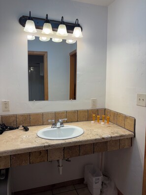 Double Room | Bathroom - Glacier Highland Motel (West Glacier)