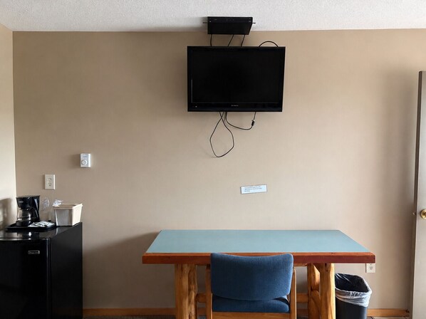 Habitación doble Confort | Escritorio, espacio para trabajar con laptop y wifi gratis 