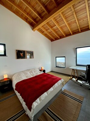 Iron/ironing board, WiFi, bed sheets, wheelchair access