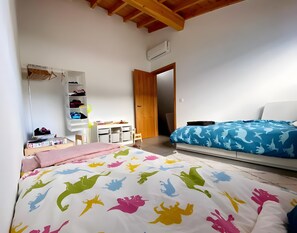 Iron/ironing board, WiFi, bed sheets, wheelchair access - Casa da Vista Mar: Sea View, Wi-Fi, and Air Conditioning in Angra do Heroísmo (Serreta)