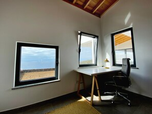 Interior - Casa da Vista Mar: Sea View, Wi-Fi, and Air Conditioning in Angra do Heroísmo (Serreta)