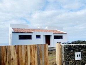 Exterior - Casa da Vista Mar: Sea View, Wi-Fi, and Air Conditioning in Angra do Heroísmo (Serreta)
