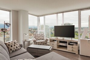 Unclassified image, 2 of 28, button - Spacious 2-bedroom apartment in gorgeous Vancouver with AC and gym (Vancouver)