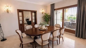 Dining - Luxury beachfront villa in Marbella (Marbella)