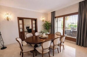 Dining - Luxury beachfront villa in Marbella (Marbella)