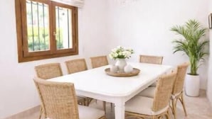 Dining - Luxury beachfront villa in Marbella (Marbella)