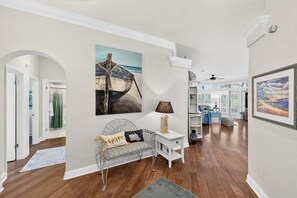 Smart TV - 4 Seat Golf Cart, Screened Balcony, Pet Friendly! (Miramar Beach)