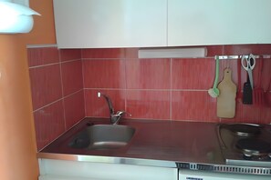 Fridge, microwave, oven, stovetop - Studio Pegase Phenix – Cozy Retreat in Le Corbier, Les Sybelles (Villarembert)