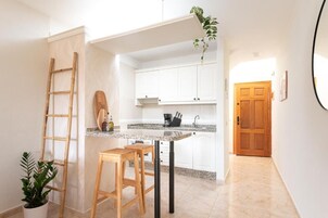 Apartamento Deluxe, balcón | Cocina privada