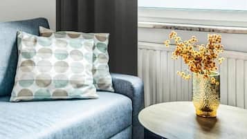 Suite, City View | Living area