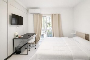Standard Double Room, City View | Desk, laptop workspace, free WiFi, wheelchair access - Alicante Beach Hostel (Alacant)
