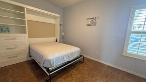 Iron/ironing board, WiFi, bed sheets - Waterfront Townhome for Boating and Windsurfing (7 night minimum) (Corpus Christi)