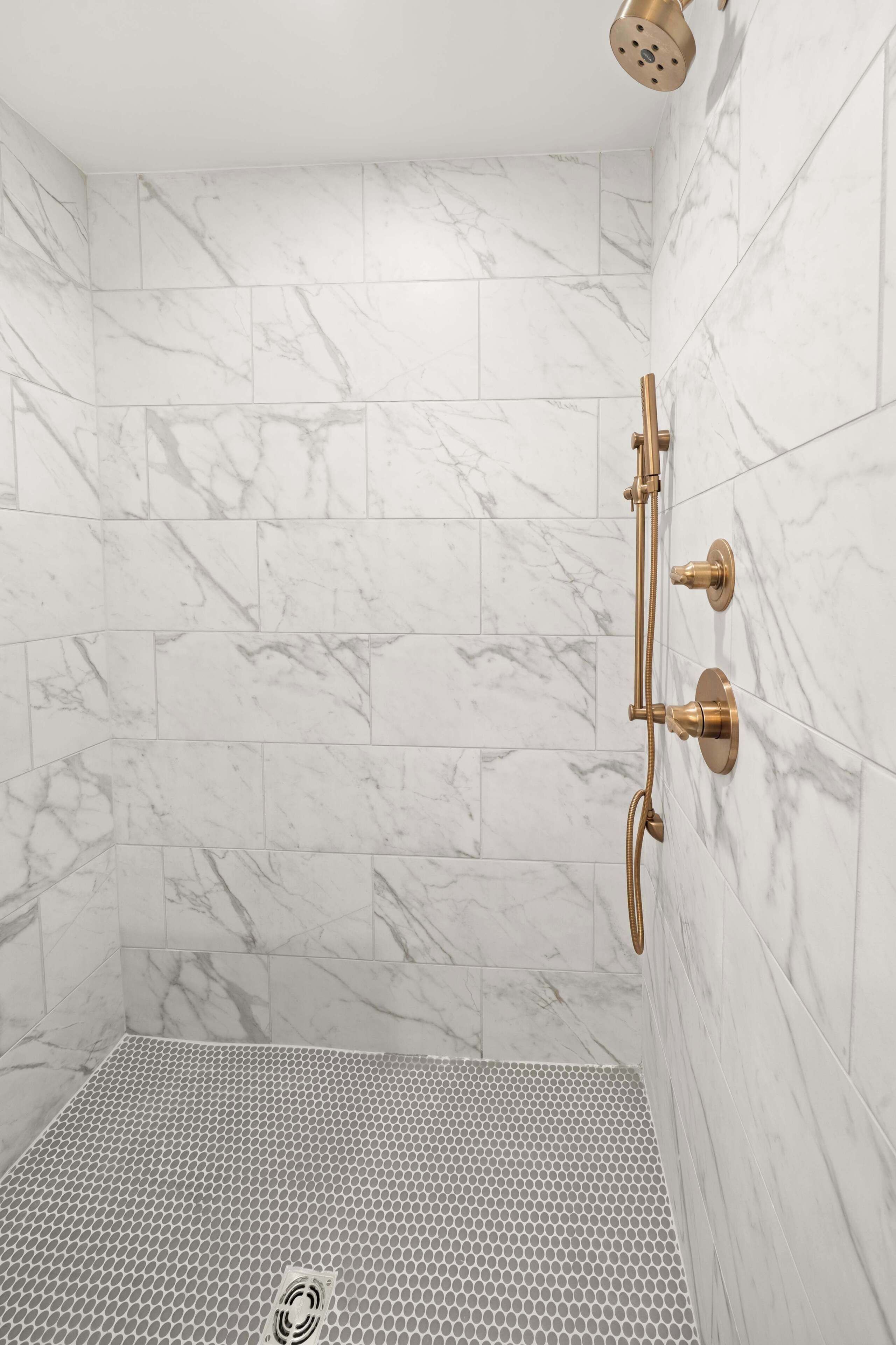 Shower, hair dryer, towels, shampoo