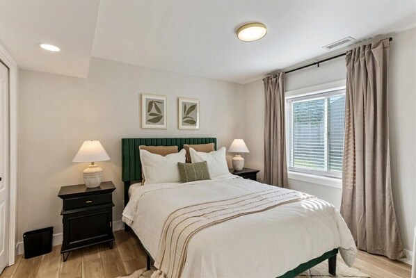 Desk, iron/ironing board, travel cot, WiFi