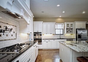 Private kitchen - Beautiful home in a safe, highly desired neighborhood, 1.5 acres in Bastrop, TX (Cedar Creek)