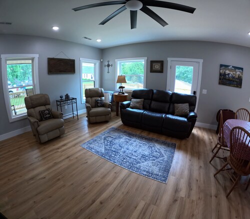 Family Traditions: Brand-New 4BR Kentucky Lakehouse w/ Massive Deck & Fireplace