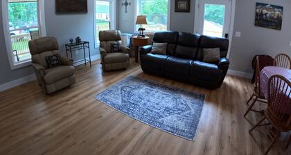 Family Traditions: Brand-New 4BR Kentucky Lakehouse w/ Massive Deck & Fireplace