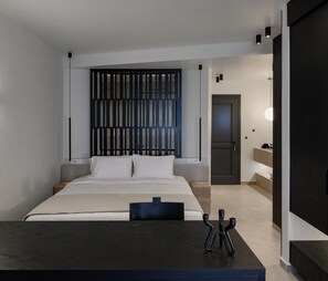 Deluxe suite | Een kluis op de kamer, geluiddichte muren, een strijkplank/strijkijzer