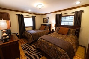 4 bedrooms, iron/ironing board, WiFi, bed sheets - Luxury Southern Lodge Retreat-4 Bedroom/4 Bathroom (Climax)