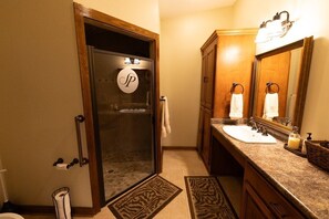Shower, hair dryer, towels, soap - Luxury Southern Lodge Retreat-4 Bedroom/4 Bathroom (Climax)