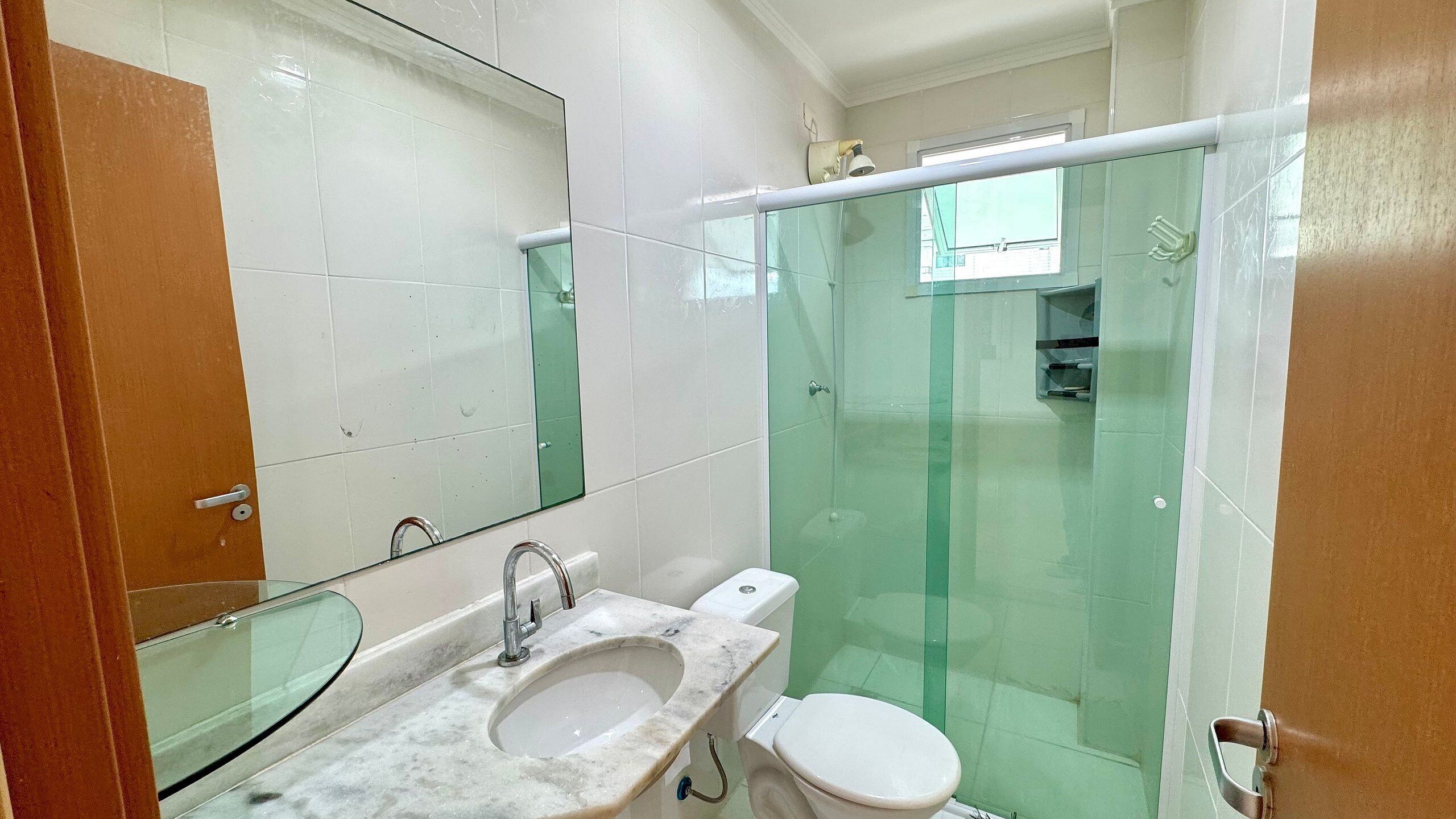 Basic Apartment | Bathroom
