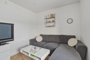 Smart TV - Soothing 1-room whith own bathroom apartment in charming Bodø with cozy vibes (Bodø)