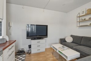 Smart TV - Soothing 1-room whith own bathroom apartment in charming Bodø with cozy vibes (Bodø)