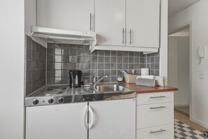 Private kitchen - Soothing 1-room whith own bathroom apartment in charming Bodø with cozy vibes (Bodø)
