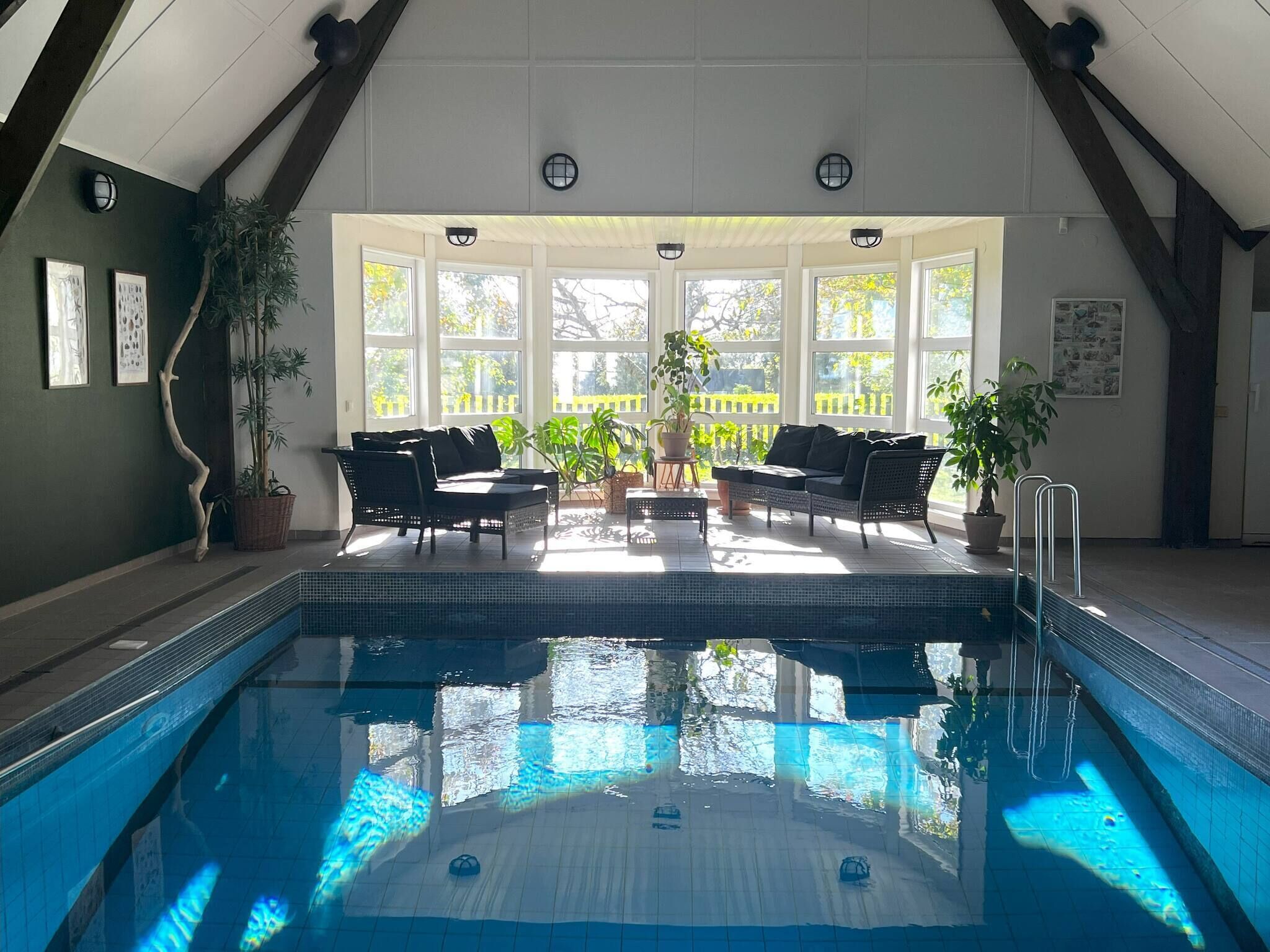 Innendørsbasseng