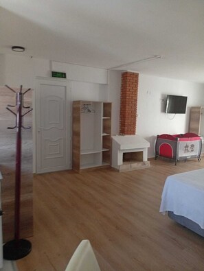 Standard Triple Room, Balcony | Free WiFi - A Hotel  (çeşme)