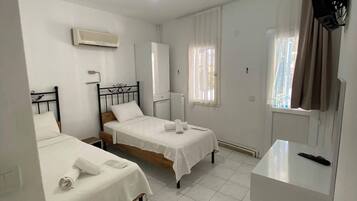 Basic Twin Room, 2 Single Beds | Free WiFi