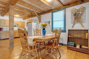 Dining - Cozy 2-bedroom Cottage on the Naples Causeway (Naples)