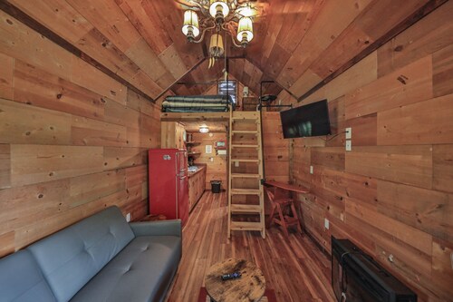 Lovely  loft cabin in Lehighton perfect for a relaxing getaway