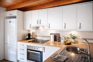 Apartamento clásico | Cocina privada | Mesa de comedor
