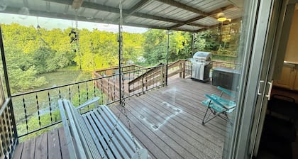 Cozy Current River Cabin, Doniphan on the water.