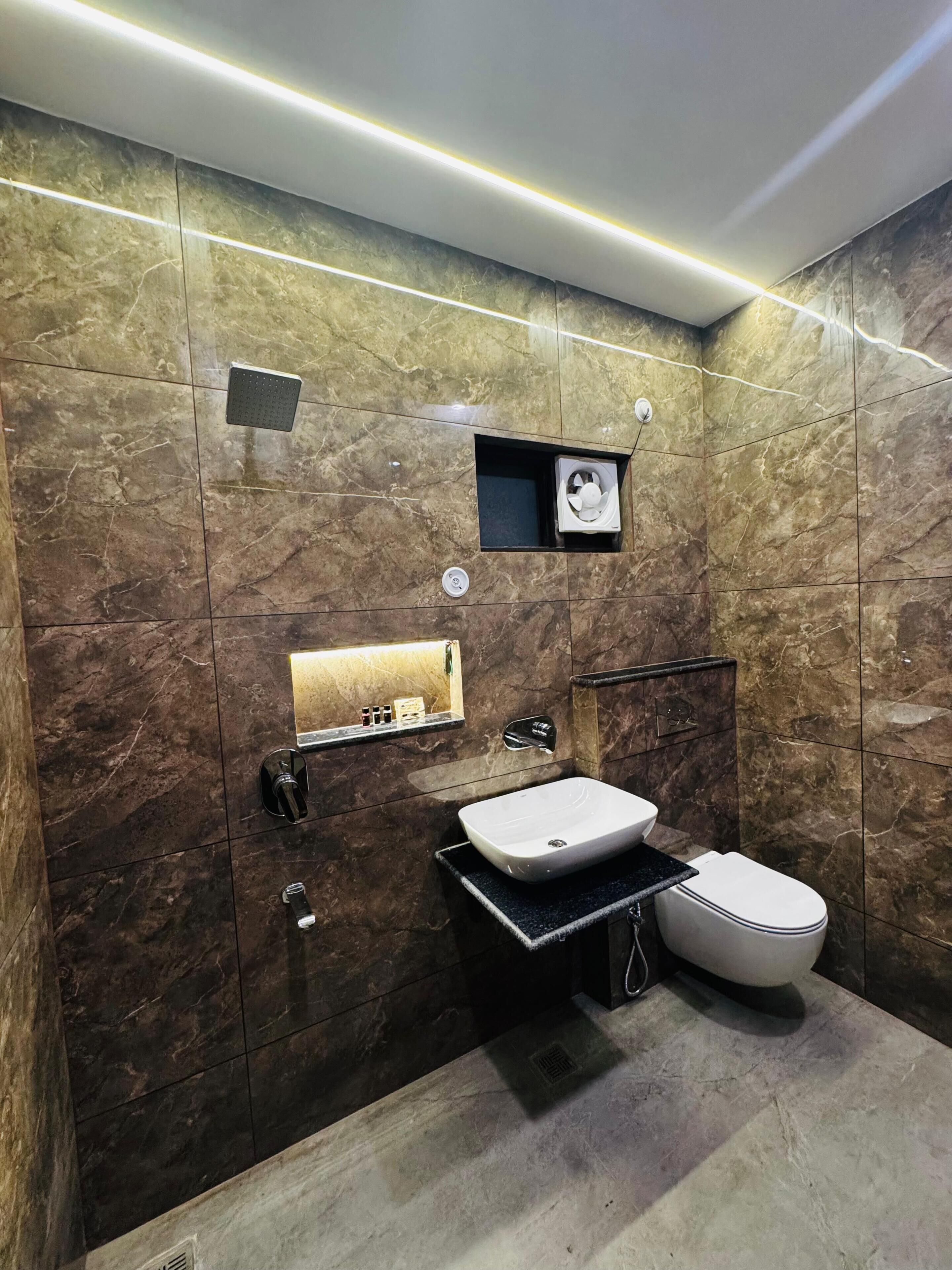 Double Room, Balcony, Lake View | Bathroom | Separate bathtub and shower, hair dryer, slippers, towels