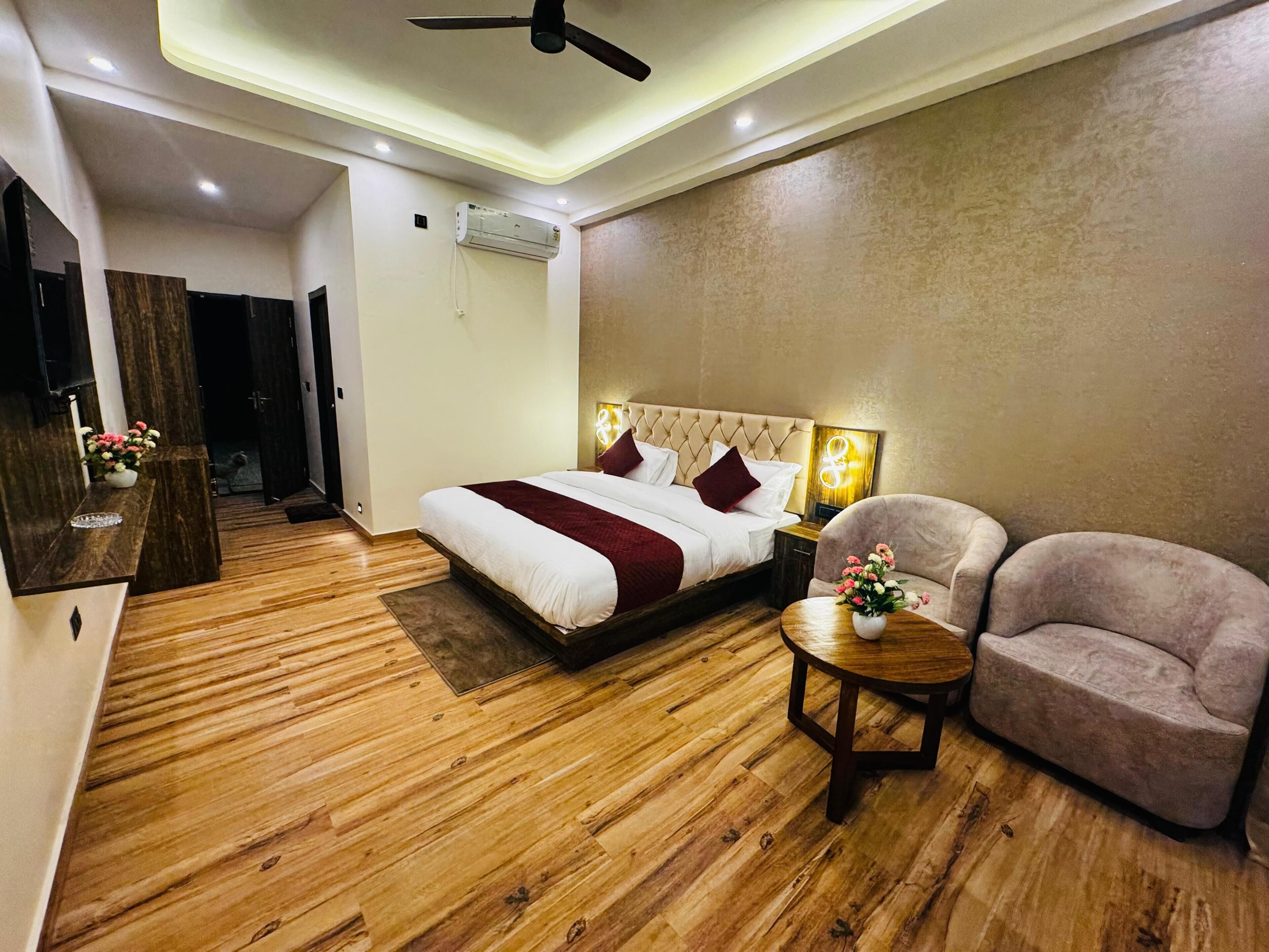 Double Room, Balcony, Lake View | Bathroom | Separate bathtub and shower, hair dryer, slippers, towels