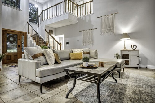 Triple C Retreat + Pool & Spa