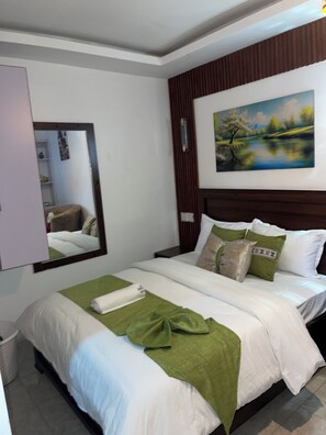1 bedroom, iron/ironing board, WiFi, bed sheets - Your Home Away From Home Studio– Fully Private Stay (Eldoret)