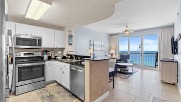 Condo, 1 Bedroom, Ocean View (1705E) | Private kitchen | Full-size fridge, microwave, oven, stovetop